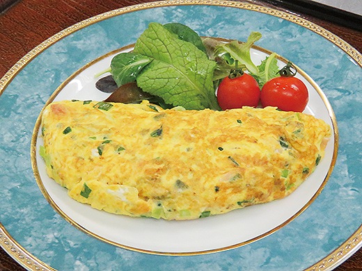 ネギの風味がやさしく広がる グリーンねぎたっぷりオムレツ